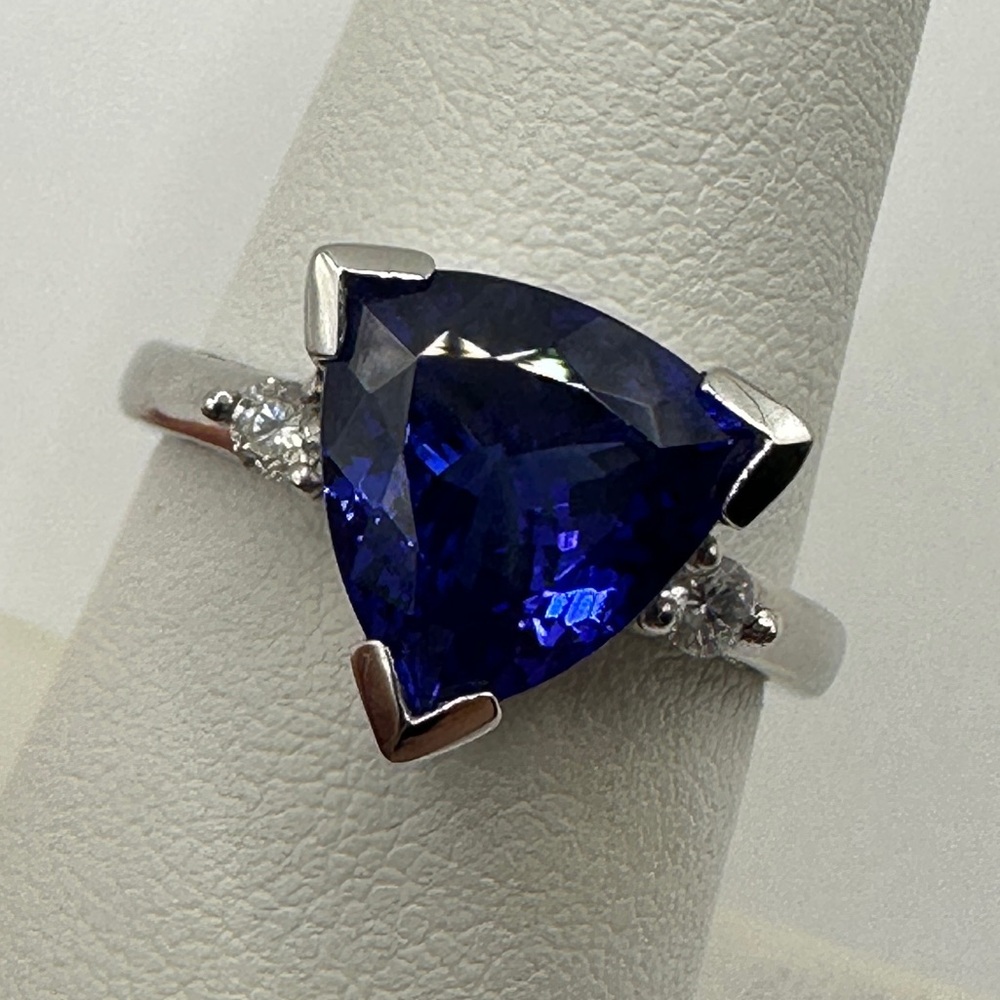 950 platinum 4A tanzanite and diamond ring